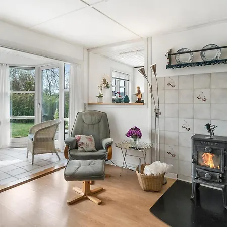3 Bedroom Nice In Grenå
