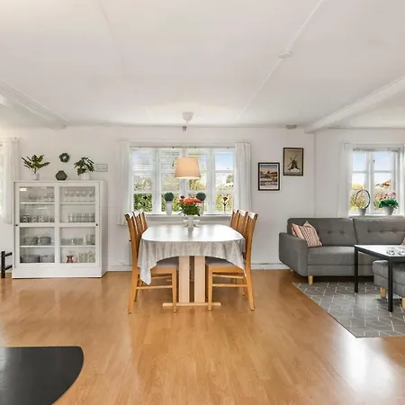 3 Bedroom Nice In *