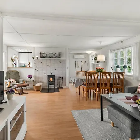Prázdninový dům 3 Bedroom Nice In Grenå