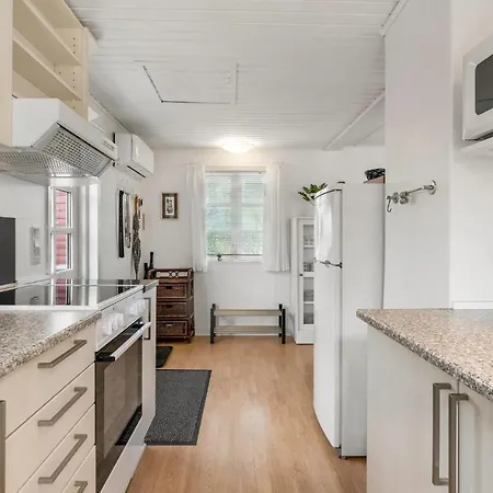 3 Bedroom Nice In *